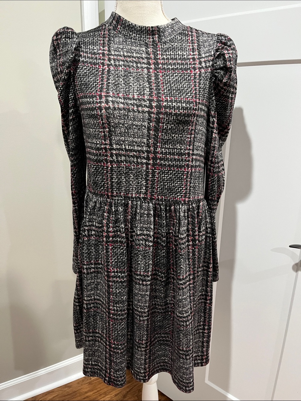 Plaid Puff-Sleeve Long Sleeve Dress in Black and Pink